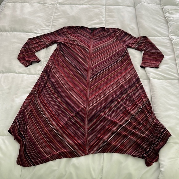 BCBGMaxAzria Dresses & Skirts - BCBG MaxAzria above the knee striped dress multicolored w quarter length sleeves